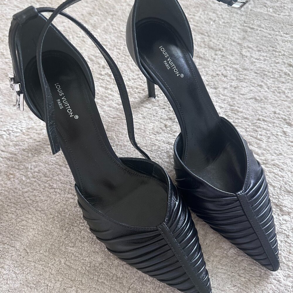 Louis Vuitton Black High Heels Size 38